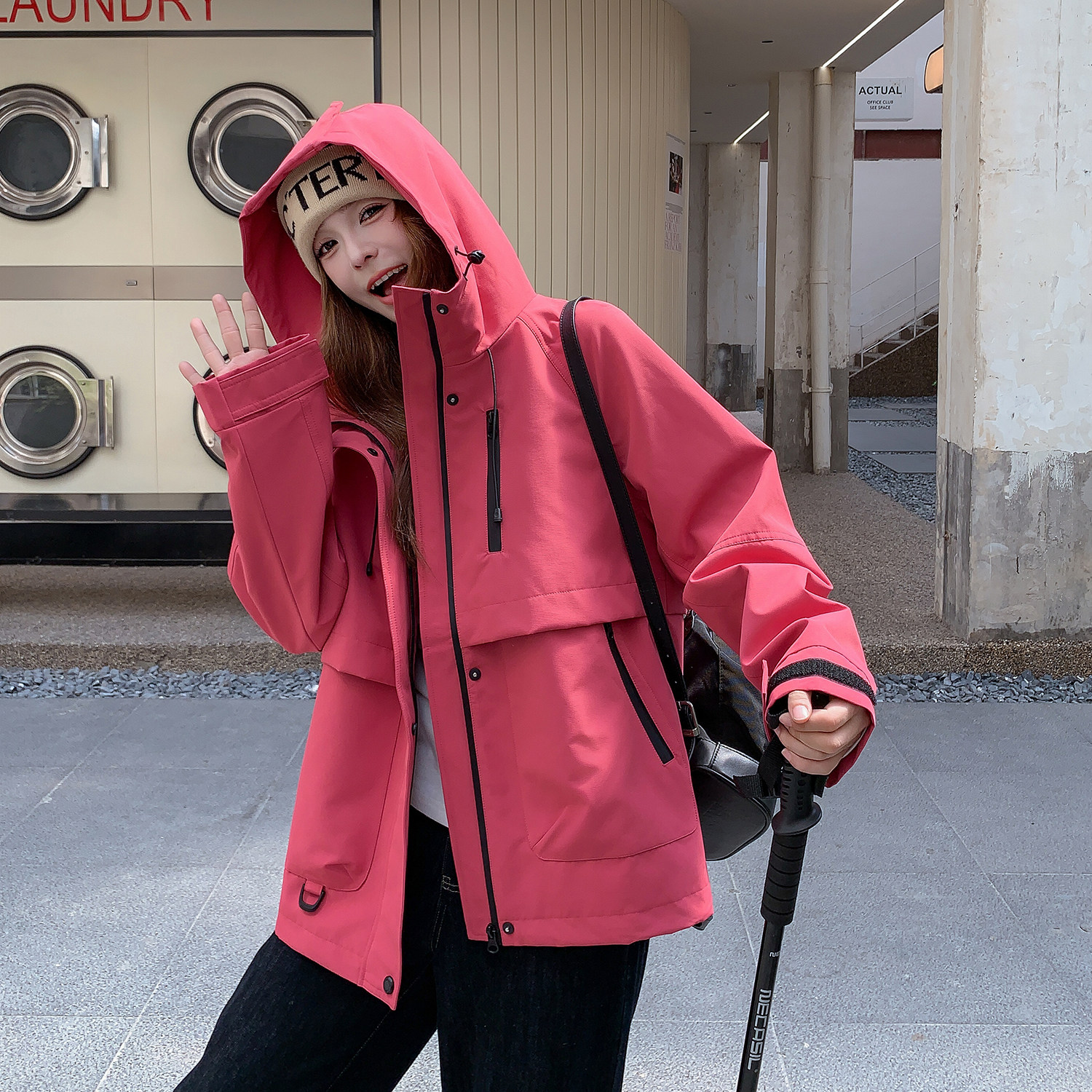 韩系撞色拼接休闲玫红色冲锋衣外套女春秋2025新款独特超好看上衣,女装大码女装,2B154