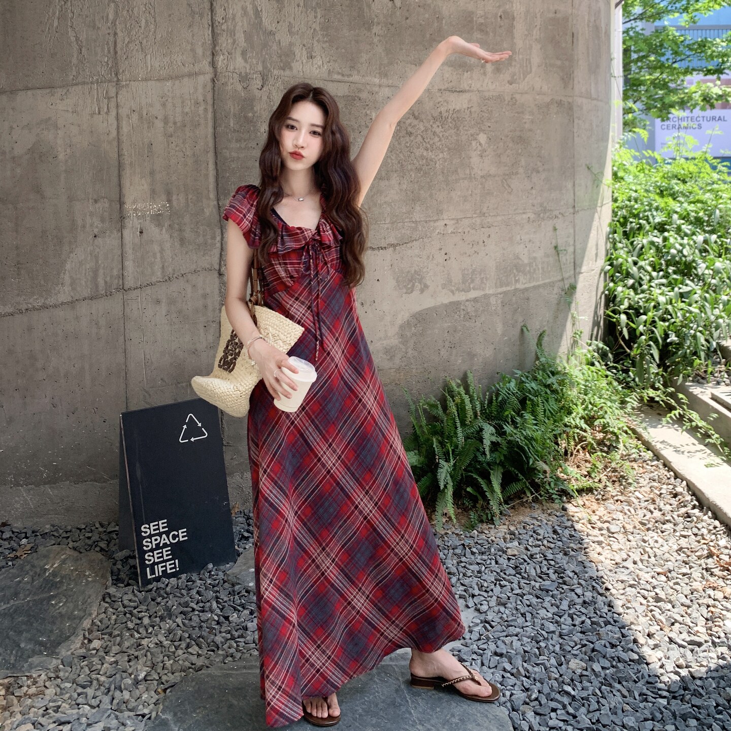 法式减龄红色格子连衣裙女夏2025新款独特漂亮洋气赫本风爆款长裙图片