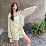 夏日出游多巴胺防晒套装女2025超火松弛感黄色长袖上衣短裤两件套，女装套装/套裙，2C016
