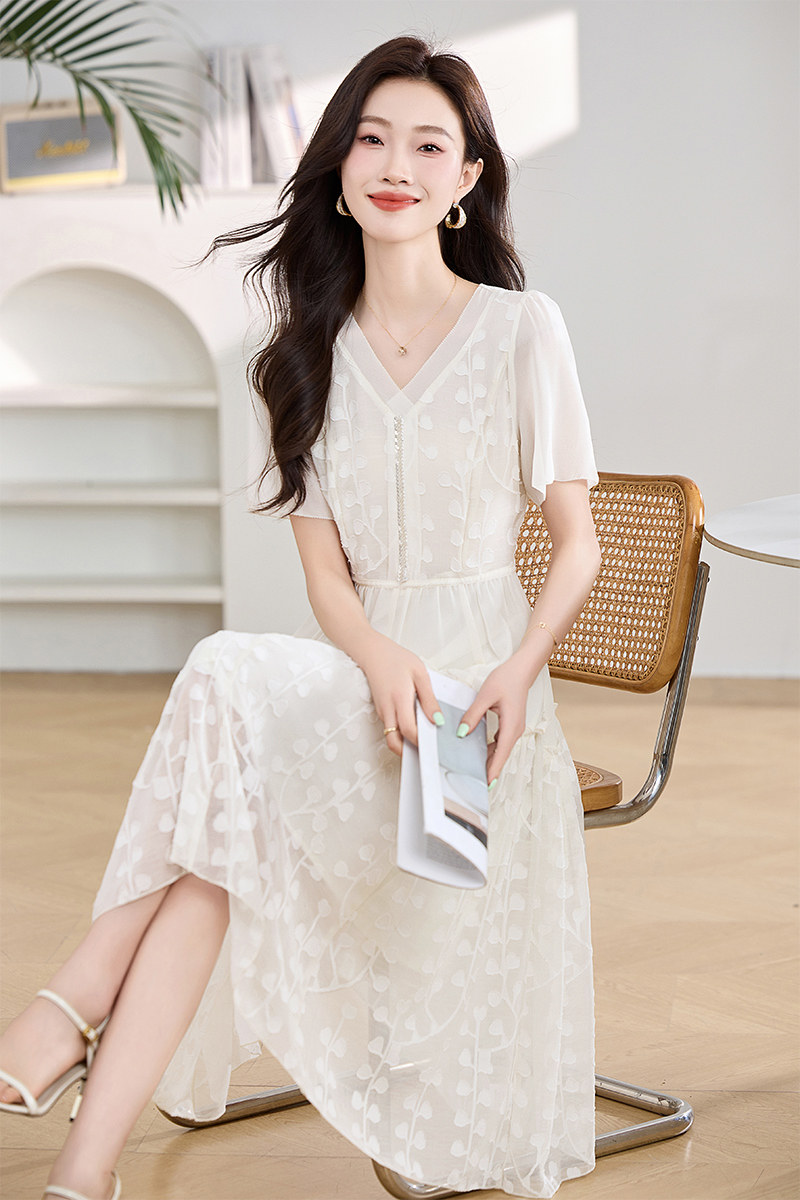 现货2024剪花提花显瘦减龄亮片连衣裙,女装连衣裙,衣佳和