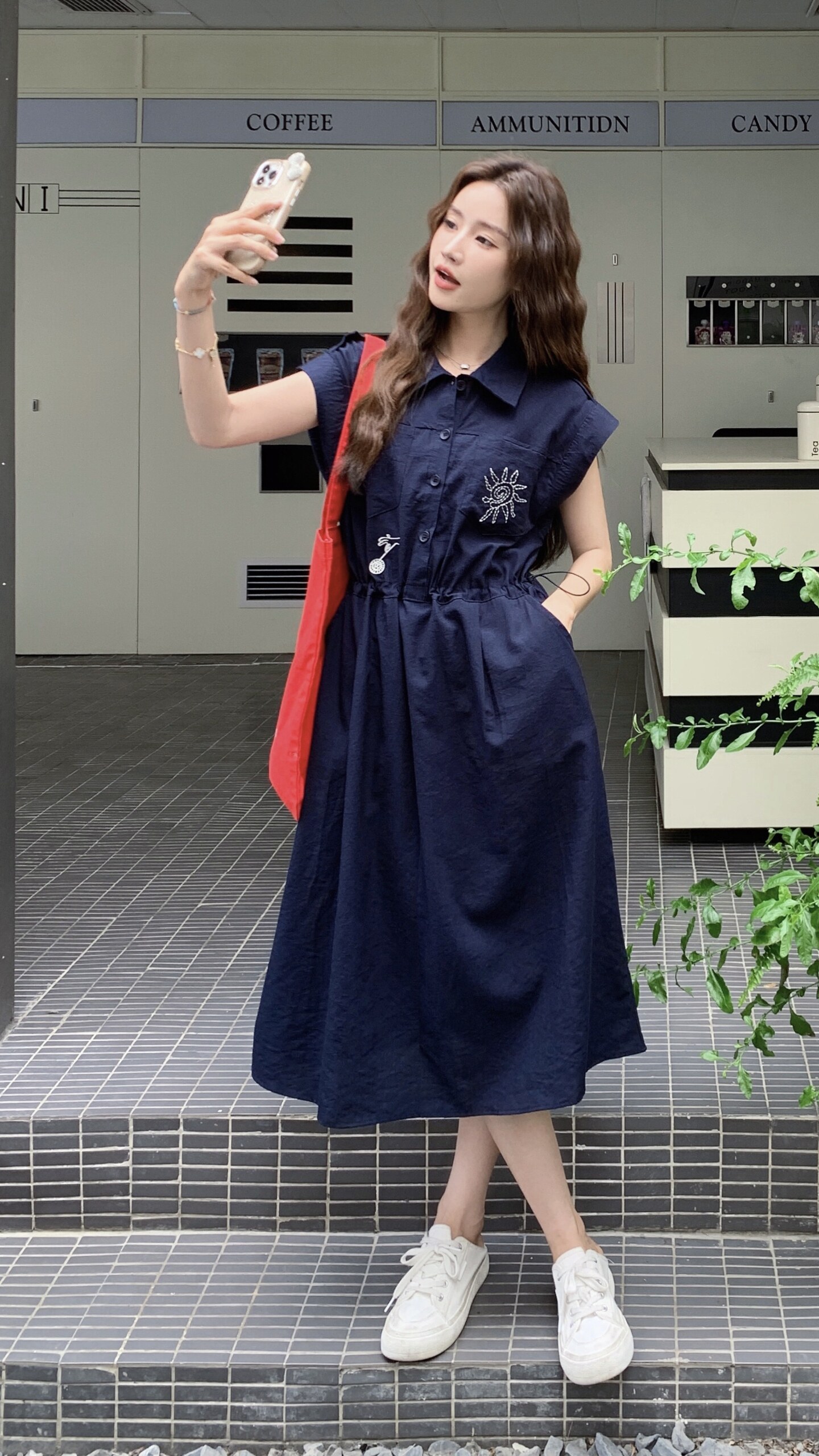 藏蓝色刺绣抽绳收腰衬衫连衣裙女2025年夏季新款小个子气质长裙子,女装连衣裙,2C258