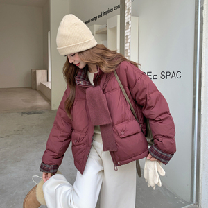 现货新款韩版宽松立领撞色格子袖口配围巾羽绒服短款外套面包服图片