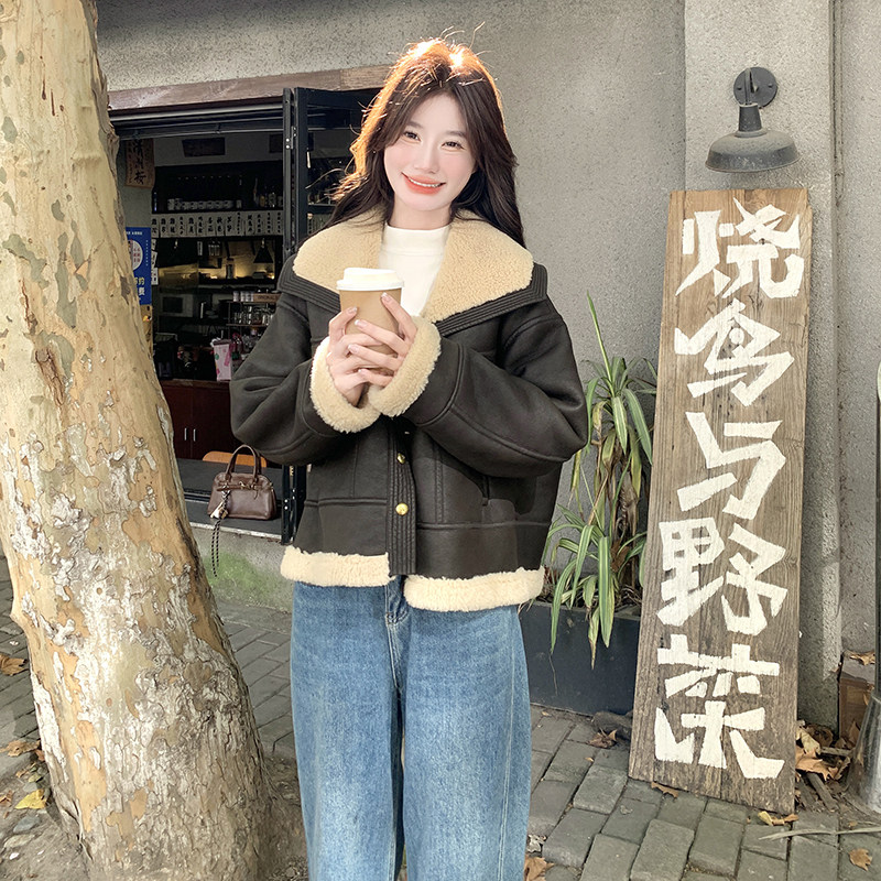 现货咖色羊羔毛皮毛一体大翻领加厚外套5827-P195-K288,女装皮草,2C159