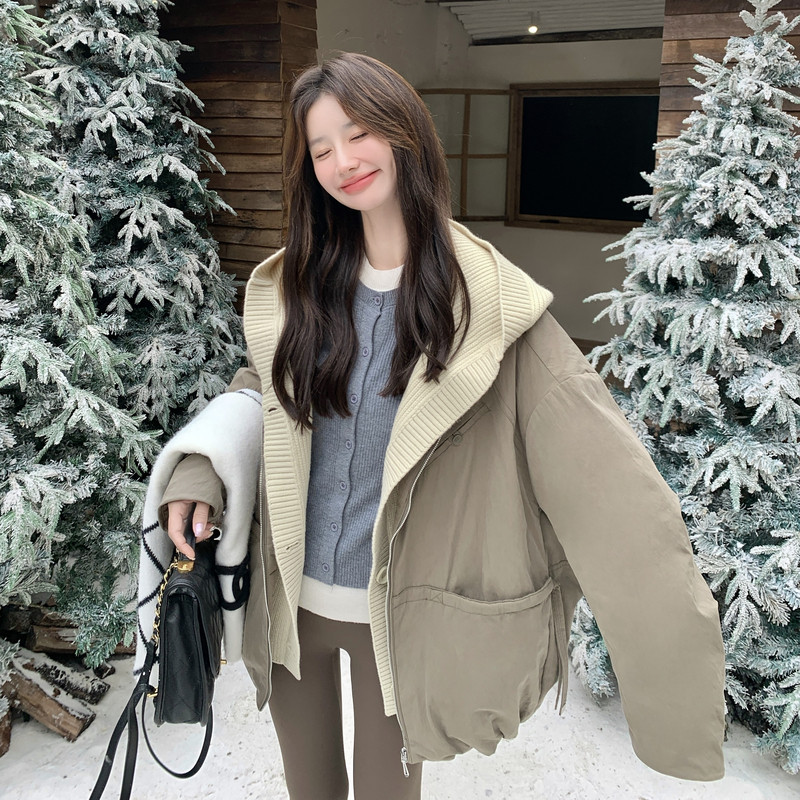 新款2025冬季时尚休闲针织连帽拼接羽绒服外套8832-P295-K398,女装羽绒服,2C230