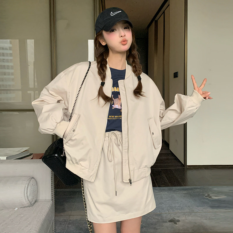 杏色工装风宽松短裙套装女2025新款秋季时髦复古设计感上衣两件套图片