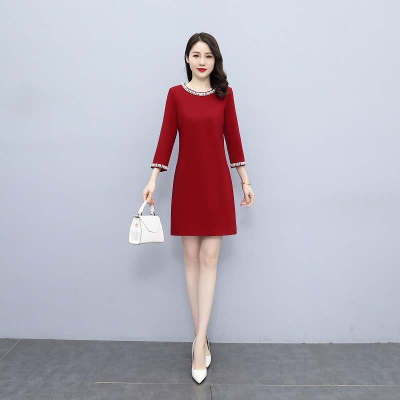 现货！！重磅钉珠2025春秋季红色连衣裙女新款圆领七分袖打底裙子,女装连衣裙,维一诺（1D095）