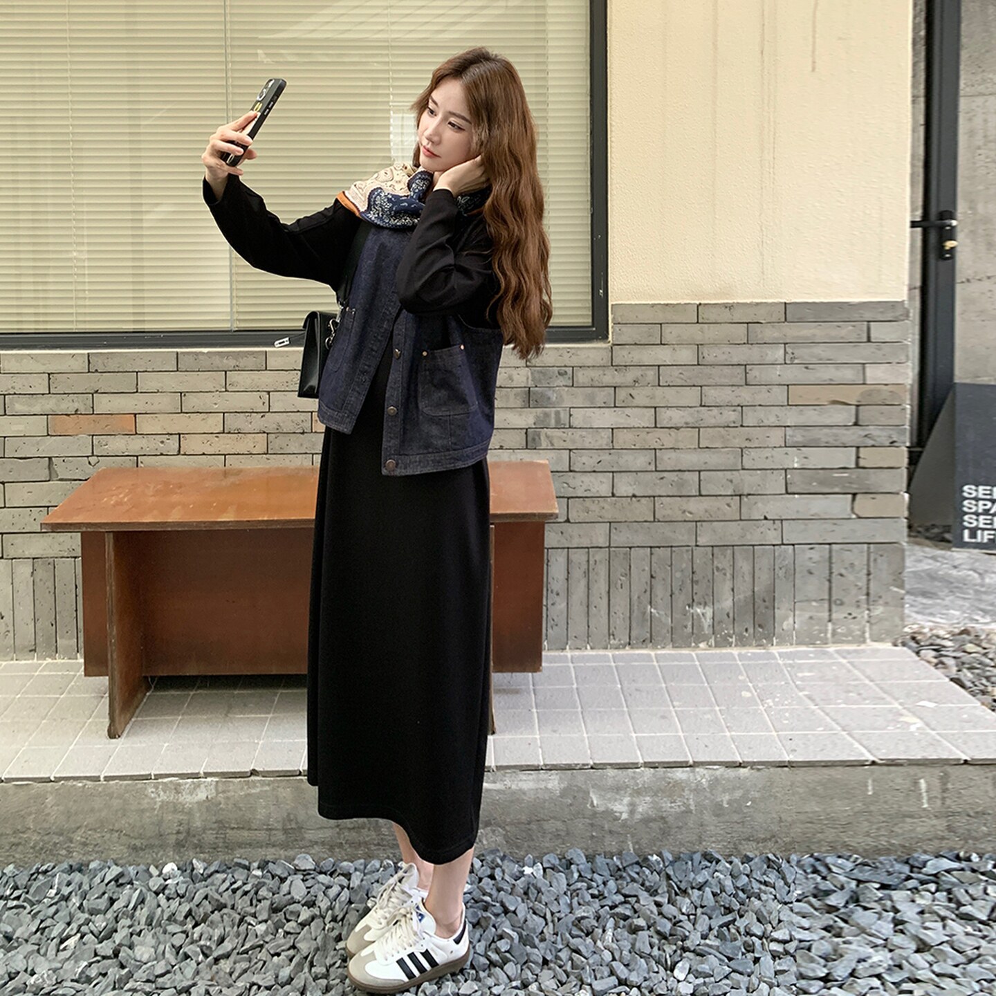 慵懒松弛感穿搭黑色长袖连衣裙配牛仔马甲女春秋超火好看长裙套装,女装套装/套裙,2C098