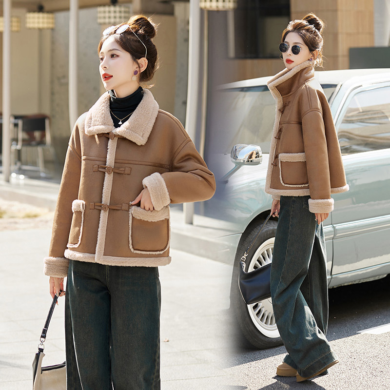 立领机车服羊羔毛外套2025冬季新款美拉德羊羔绒牛角扣,女装短外套,自然秀