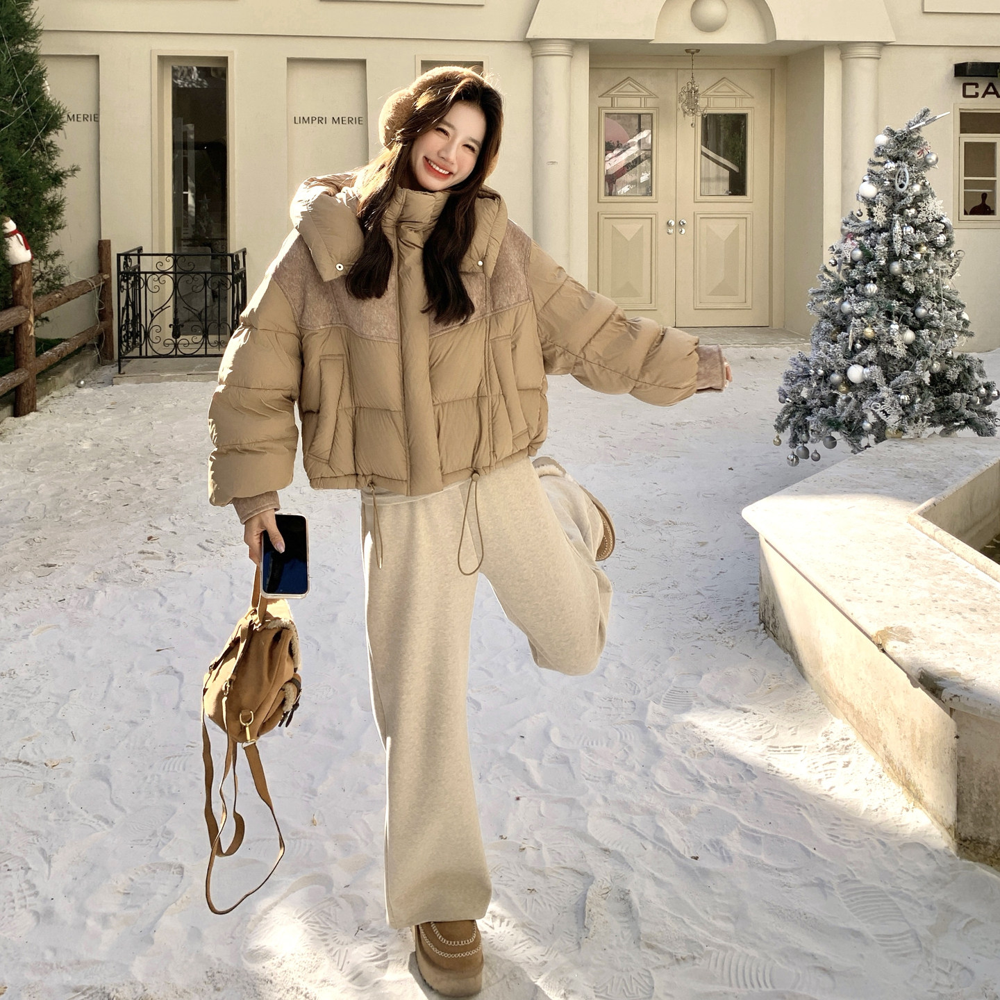 设计感拼接短款连帽羽绒服女冬小个子保暖泡芙加厚面包服宽松外套,女装羽绒服,2C166