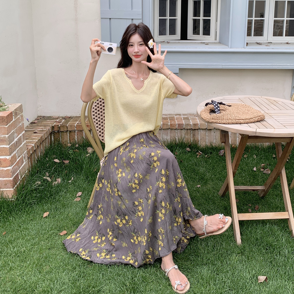 韩系温柔风针织v领上衣碎花半身裙套装女2025夏季新款气质两件套,女装套装/套裙,2C098