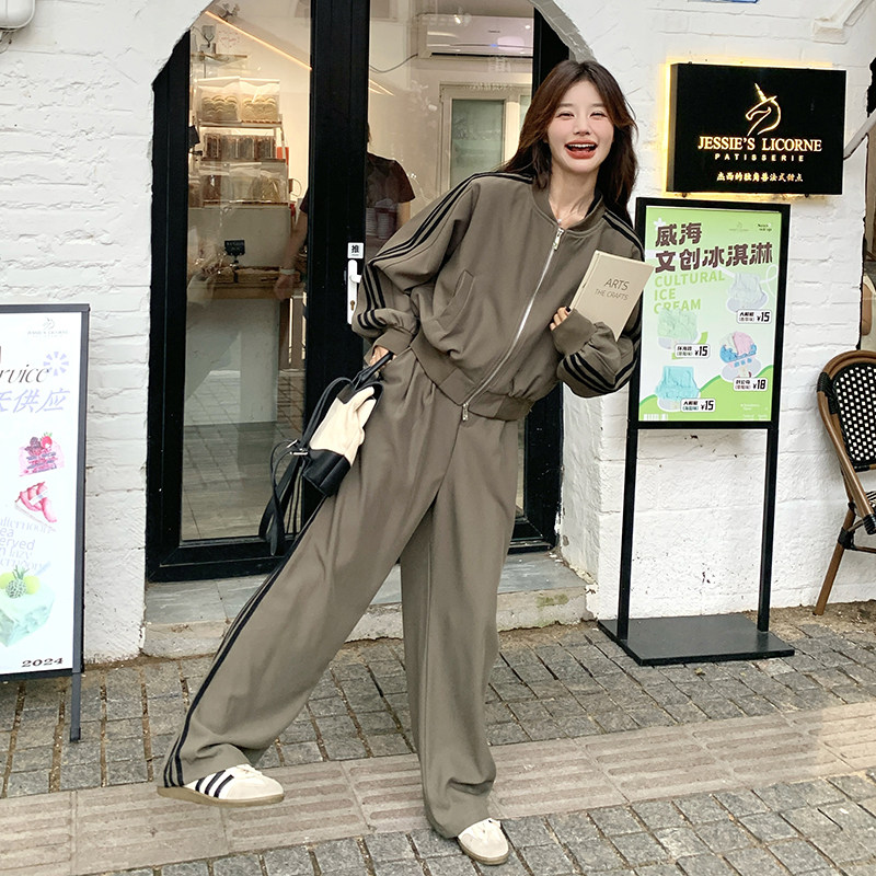 军绿色休闲运动阔腿裤套装女2026春秋新款三条杠时尚棒球服两件套,女装套装/套裙,2C166