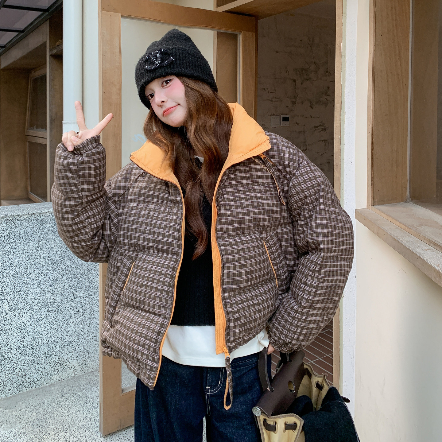 咖色格纹拼接撞色立领羽绒服女冬超火好看高级小众保暖短加厚外套,女装羽绒服,2C012