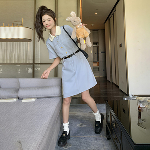 浅蓝色娃娃领小香风连衣裙女2025夏季新款别致惊艳收腰显瘦短裙子图片