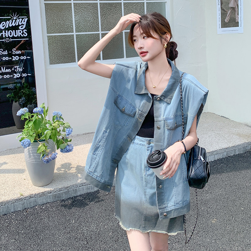 夏季又酷又飒穿搭女2025新款独特别致牛仔马甲复古短裙图片