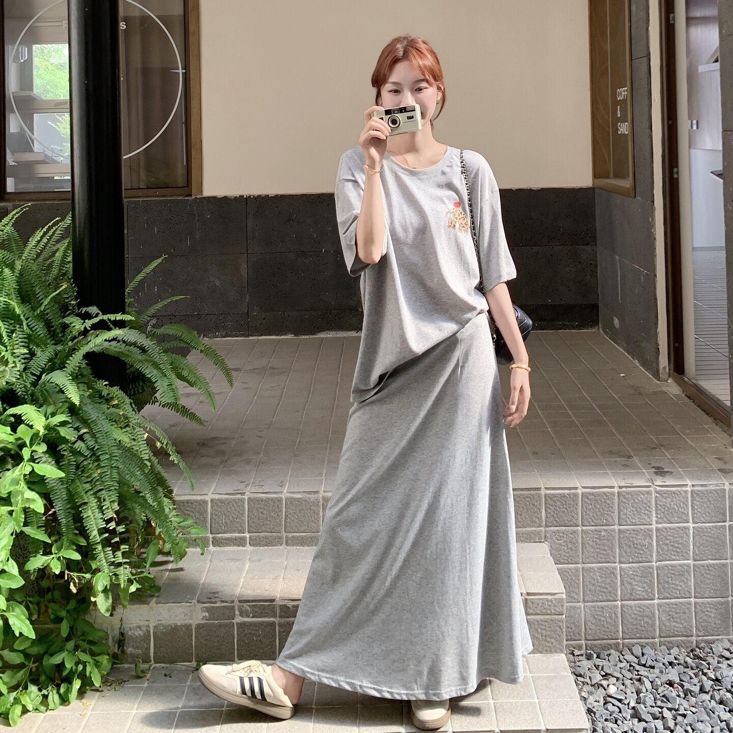 灰色淡人气质减龄松弛感2025学院风后背印花T恤半身裙套装两件套,女装套装/套裙,2C225