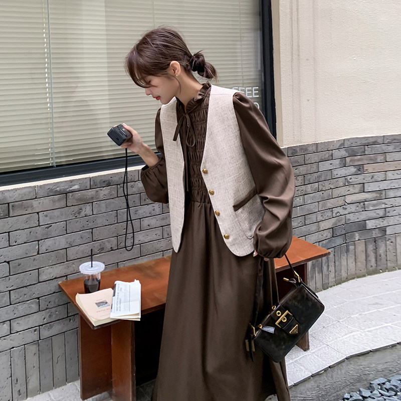 今年流行马甲连衣裙套装女秋天2024新款法式显瘦设计感长裙两件套,女装套装/套裙,2C203