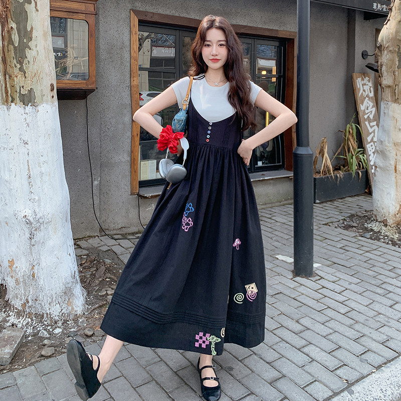 刺绣吊带连衣裙2025新款女夏季气质高级感法式显瘦无袖吊带裙,女装连衣裙,2C177