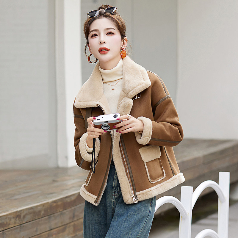 皮毛一体羊羔毛外套2025冬季新款鹿皮绒宽松机车服,女装短外套,自然秀