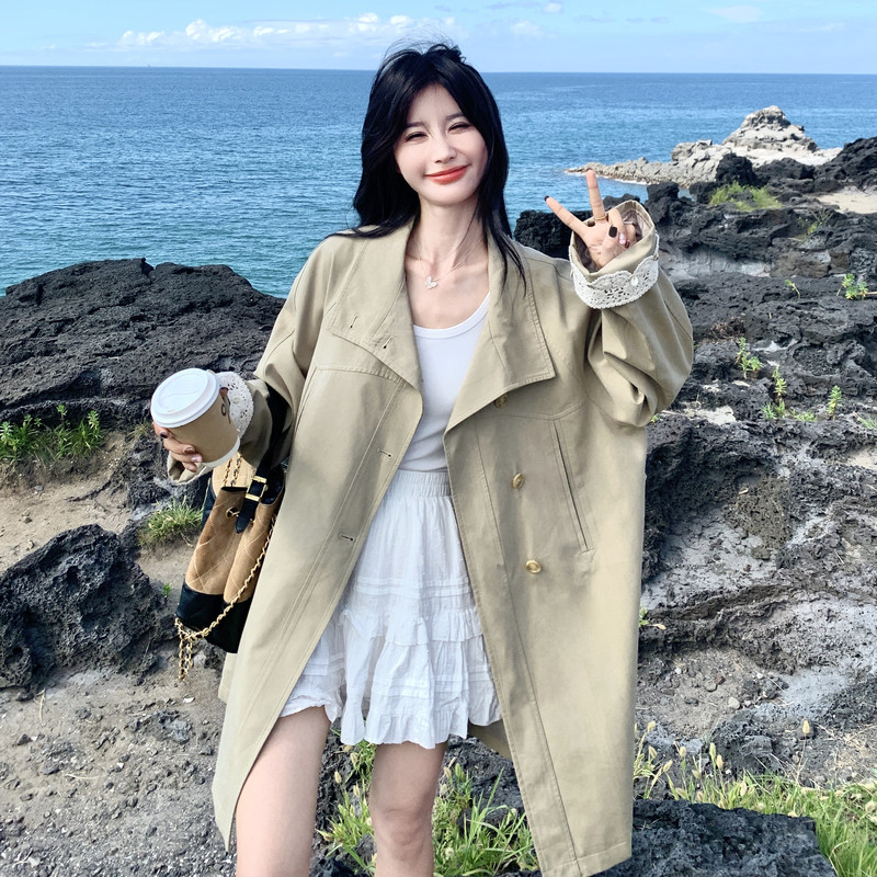 卡其色韩系蕾丝袖口拼接风衣外套女2026秋设计感气质休闲翻领大衣图片
