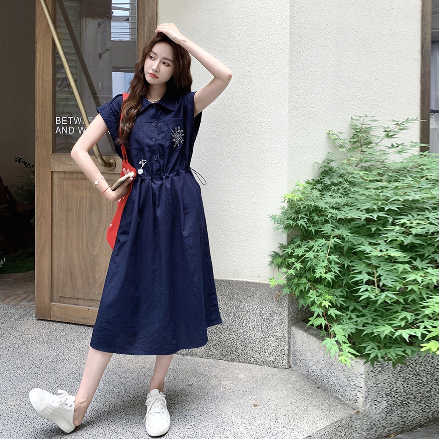 藏蓝色刺绣抽绳收腰衬衫连衣裙女2025年夏季新款小个子气质长裙子,女装连衣裙,2C258