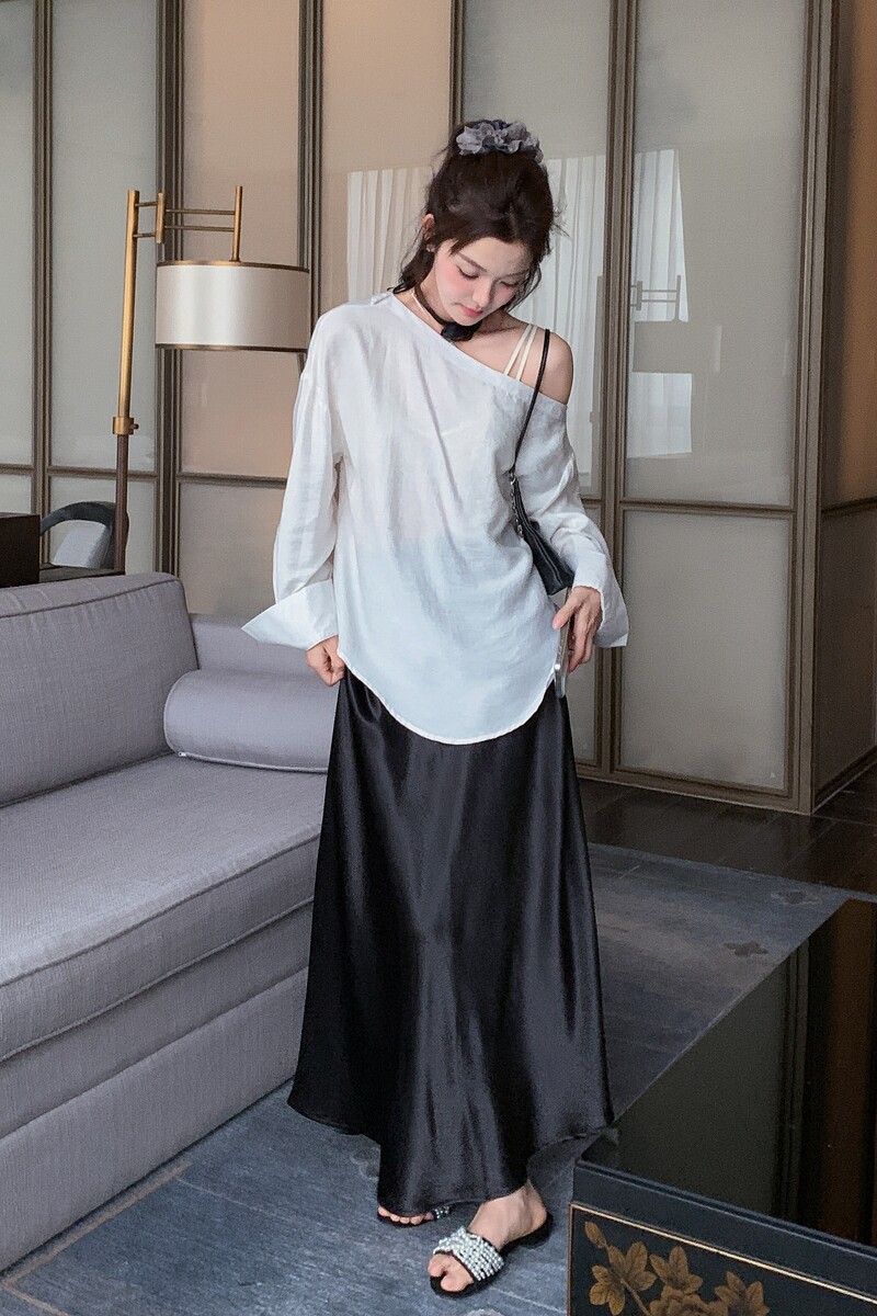 法式简约风露肩上衣套装女夏2025超火好看高级感绝美半身裙两件套,女装套装/套裙,2C291
