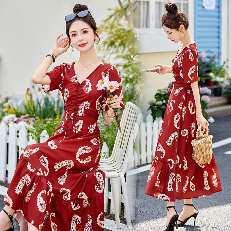 红色时尚印花抽褶连衣裙女2025夏季新款收腰显瘦女人味气质长裙子,女装连衣裙,吾爱衣