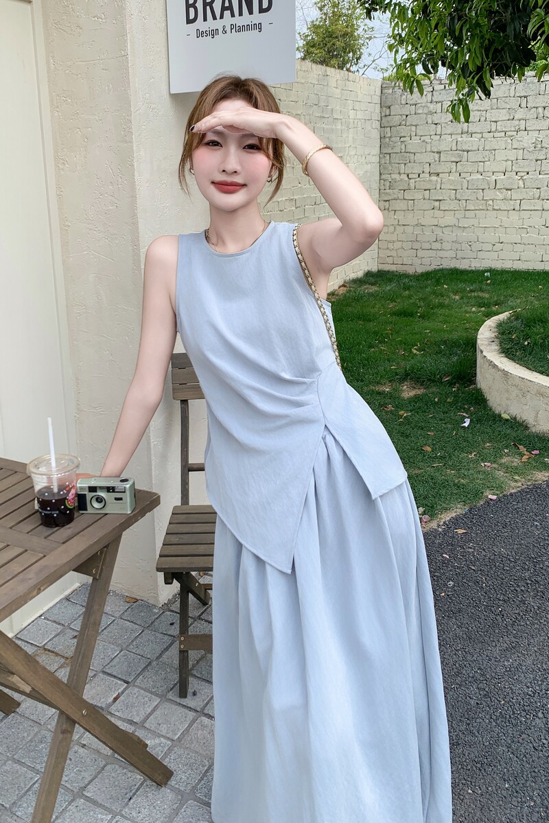 浅蓝色不规则背心套装女2025夏季新款高级感小众气质半身裙两件套,女装套装/套裙,2C290