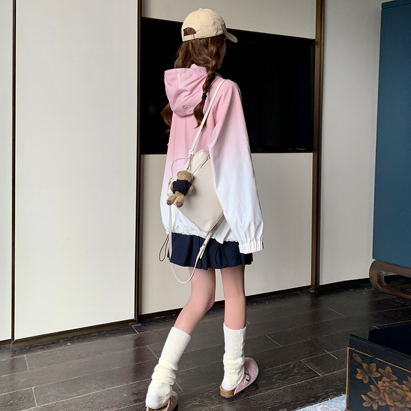 2025新款渐变粉冲锋衣外套8837p140K198,女装短外套,2C269