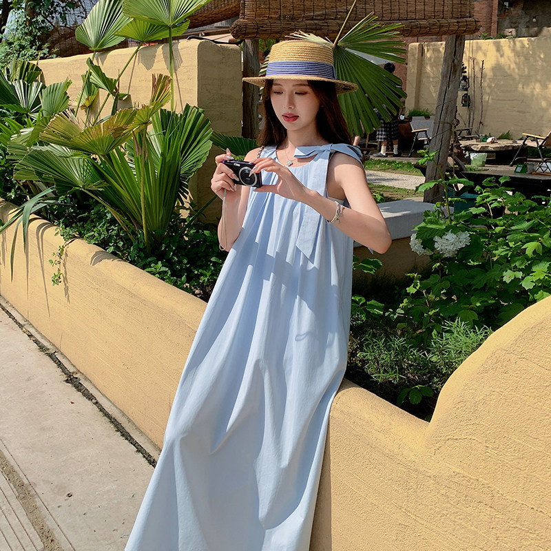 小清新蓝色无袖挂脖连衣裙女夏2025新款法式气质绝美宽松背心长裙图片