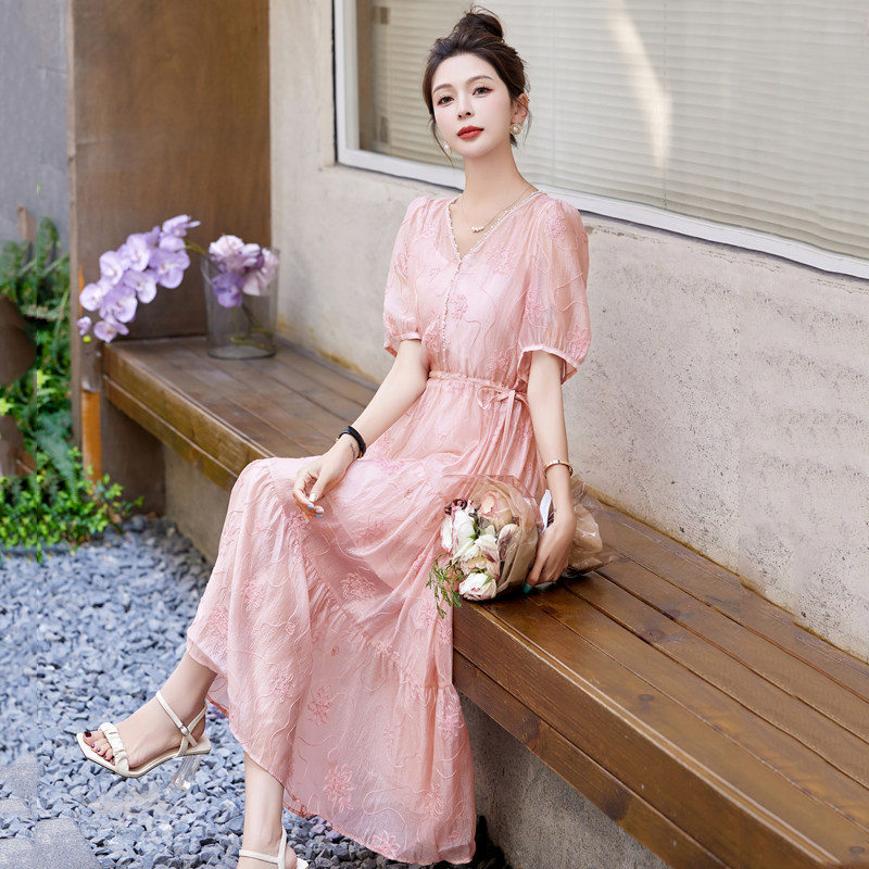 2025年新款夏装V领性串珠感显瘦刺绣泡泡袖长款连衣裙,女装连衣裙,丽莎妳雅