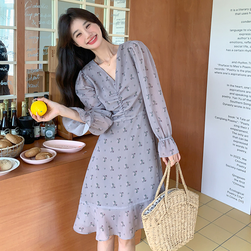 法式温柔风紫色碎花连衣裙女2025春秋季新款韩版收腰显瘦v领长裙图片