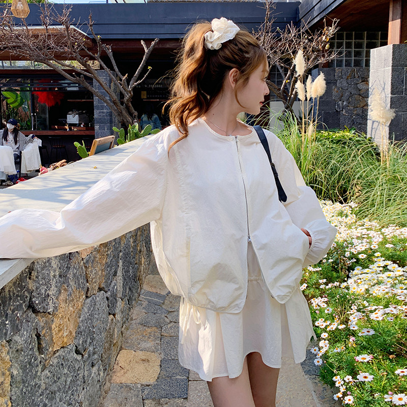 米白色休闲时尚套装裙女2025春季新款松弛感外套吊带连衣裙两件套图片