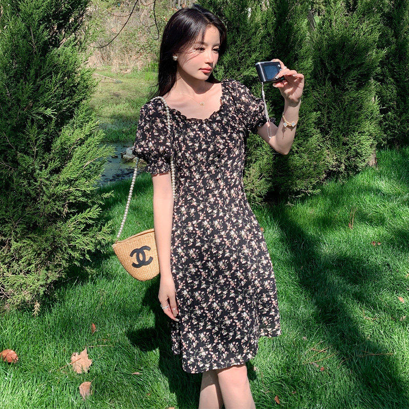 法式茶歇碎花连衣裙女2024夏季新款气质收腰显瘦高级感甜美短裙子图片
