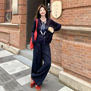 大方得体穿搭条纹丝巾针织衫套装女春秋超火好看休闲阔腿裤两件套图片