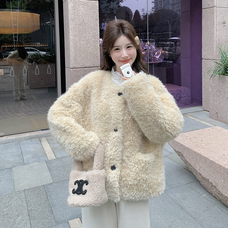 现货浅黄色皮毛一体加厚外套5830-P205-K308,女装皮草,2C159