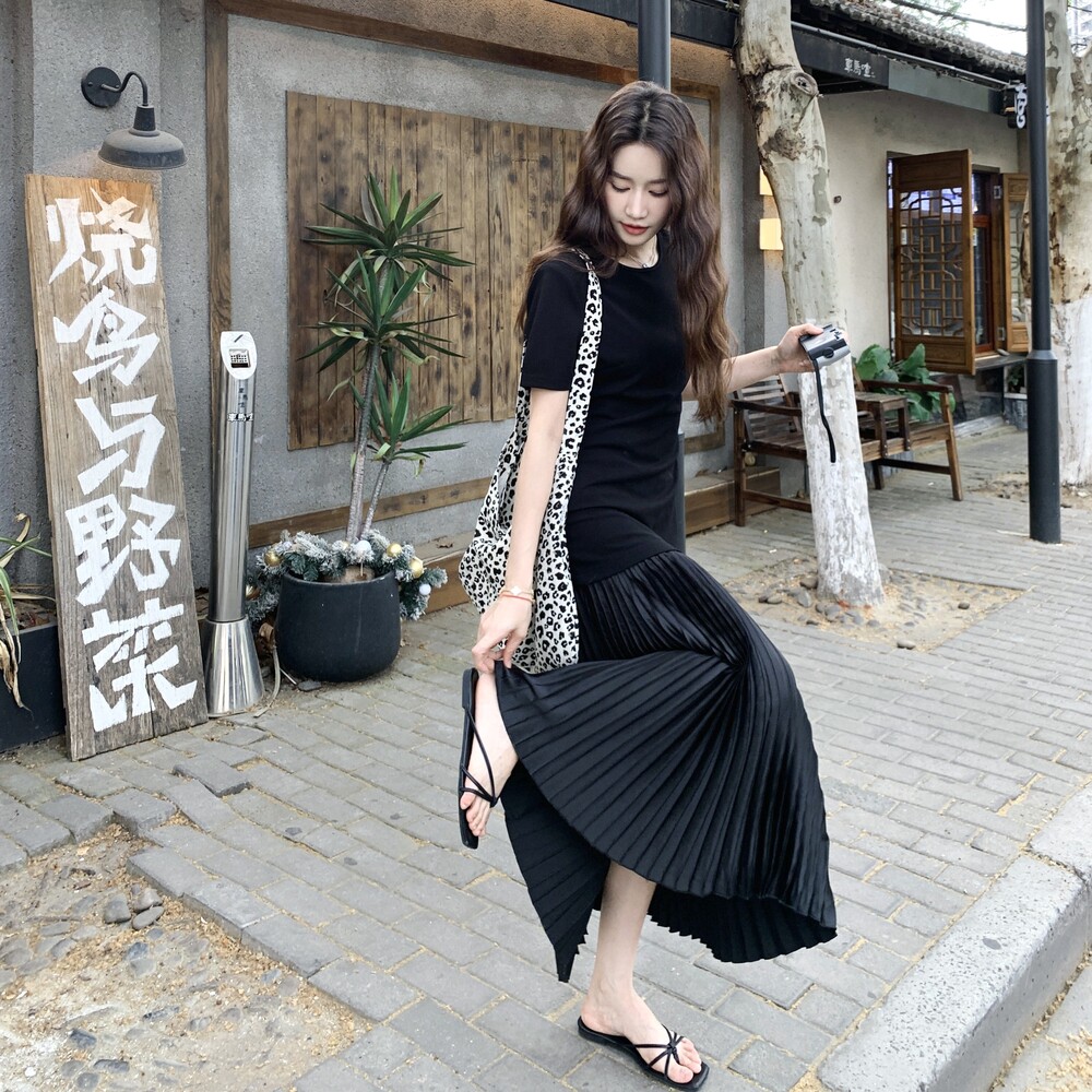 高级感气质黑色百褶连衣裙女2025夏季新款韩系修身显瘦遮肉T恤裙,女装连衣裙,2C212