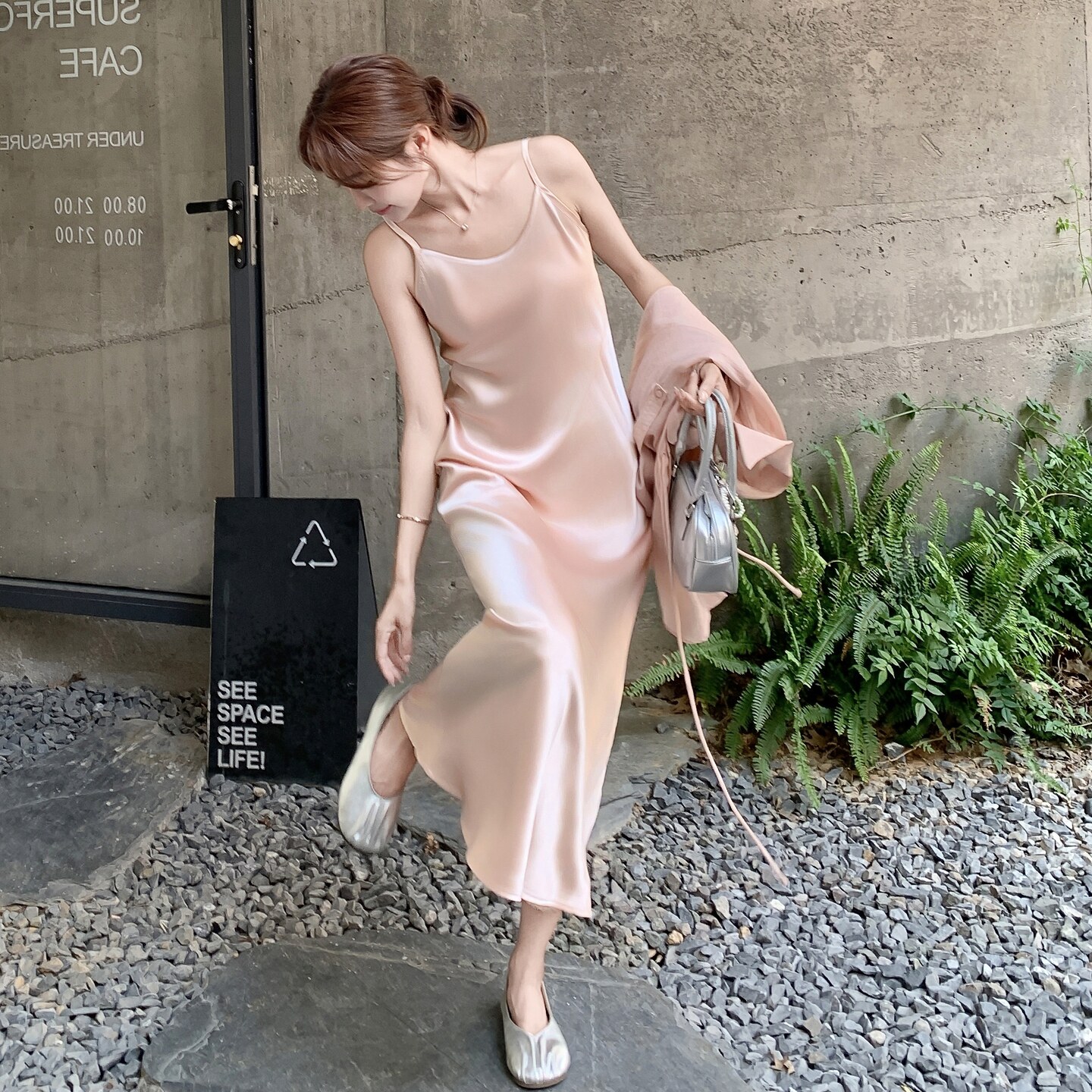 新款2025夏新款轻奢遮肚收腰衬衫缎面吊带连衣裙两件套,女装套装/套裙,2C012