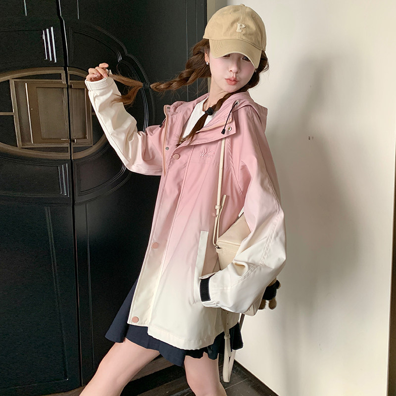 2025新款渐变粉冲锋衣外套8837p140K198,女装短外套,2C269