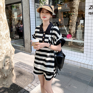 学院风条纹短袖上衣短裤两件套女2025夏新款活泼减龄俏皮休闲套装图片