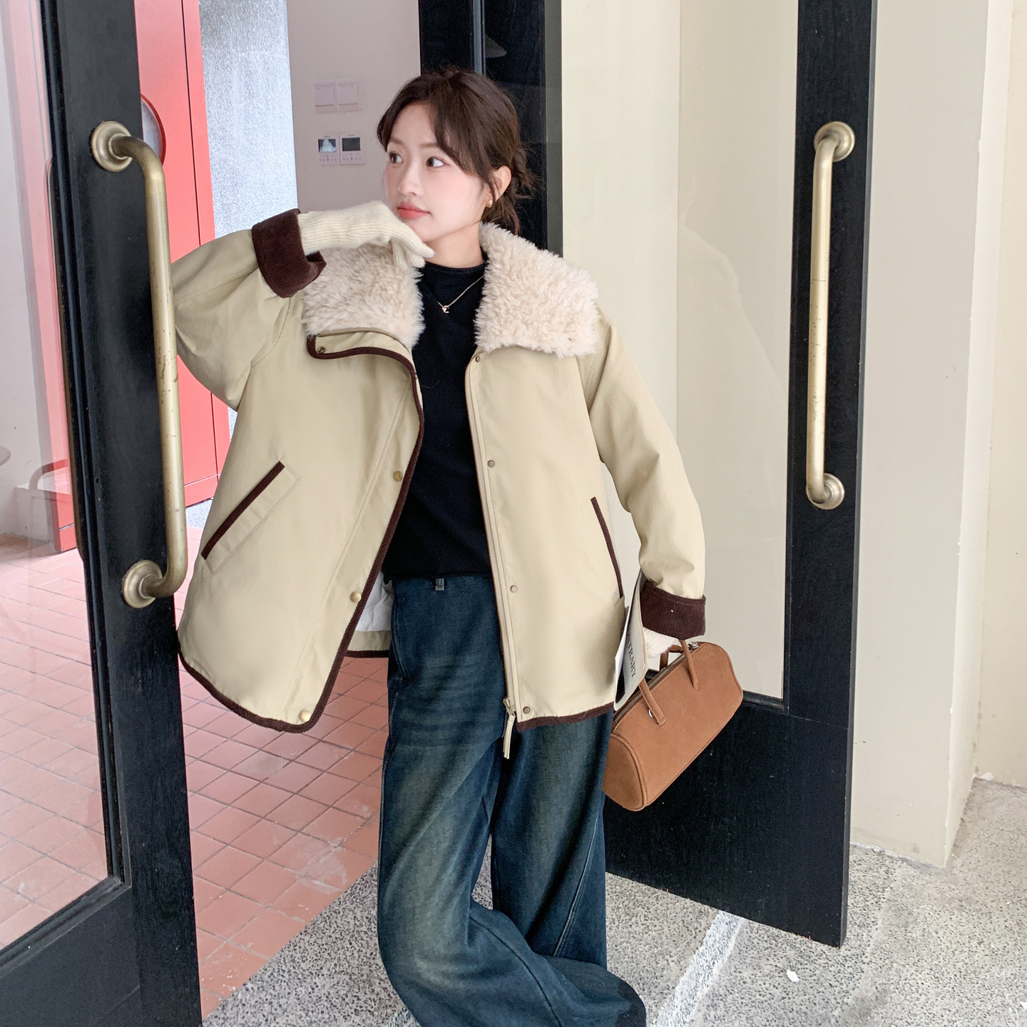 韩系复古羊羔毛大翻领派克服女冬季宽松保暖外套卡其色加厚羽绒服,女装羽绒服,2C166