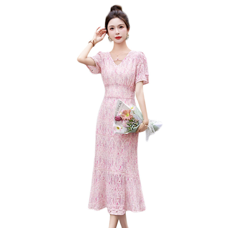 2025新款夏季女装V领减龄复古盘扣蕾丝泡泡袖显瘦连衣裙,女装连衣裙,丽莎妳雅