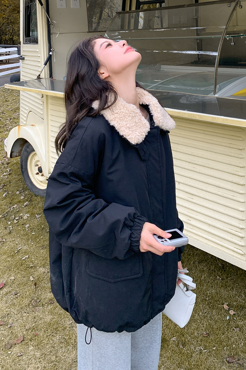 设计感羊羔毛翻领工装派克服冬女2025高级感可拆卸白鸭绒内胆外套,女装羽绒服,2C086