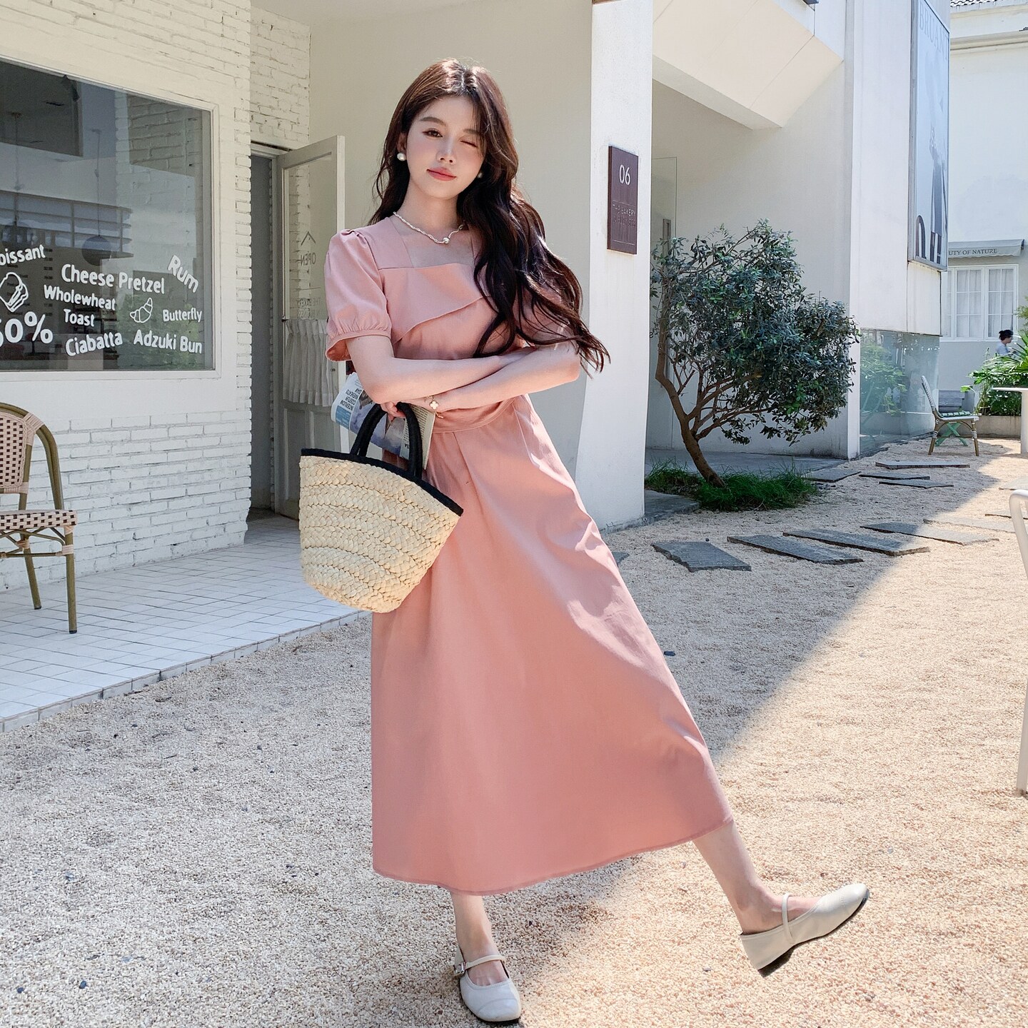 法式粉色方领连衣裙女2025夏季新款设计感小众收腰显瘦泡泡袖长裙,女装连衣裙,2C212