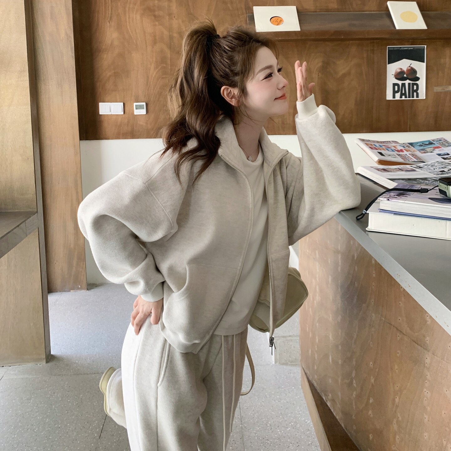 韩版米色运动卫衣套装女2025春秋季新款宽松休闲显瘦阔腿裤两件套图片