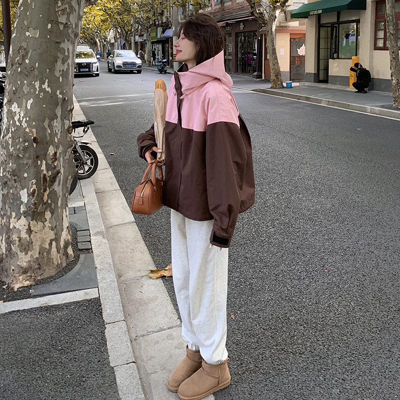撞色连帽短款工装派克服女冬季2024新款小个子宽松加绒冲锋衣棉服,女装短外套,2C196