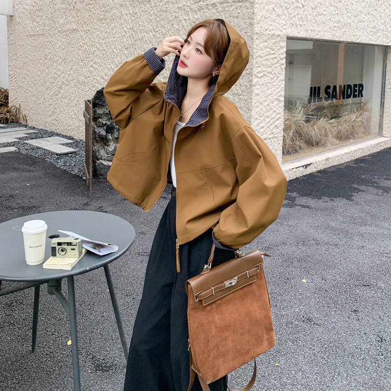 连帽外套短款宽松休闲设计感2025年秋季新款时尚女冲锋衣,女装短外套,2C117