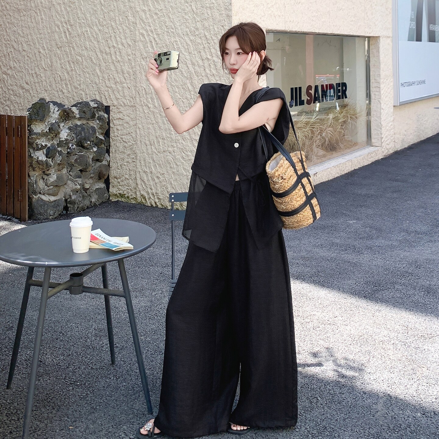 夏季2025新款薄款圆领宽松显瘦设计感V领上衣阔腿裤两件套套装潮,女装连衣裙,2D008