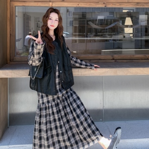 韩系休闲复古皮衣马甲两件套连衣裙女秋一整套穿搭显瘦格子长裙图片