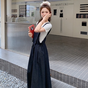 深蓝色慵懒风背带裤套装女2025夏季新款圆领短袖收腰连身裤两件套图片