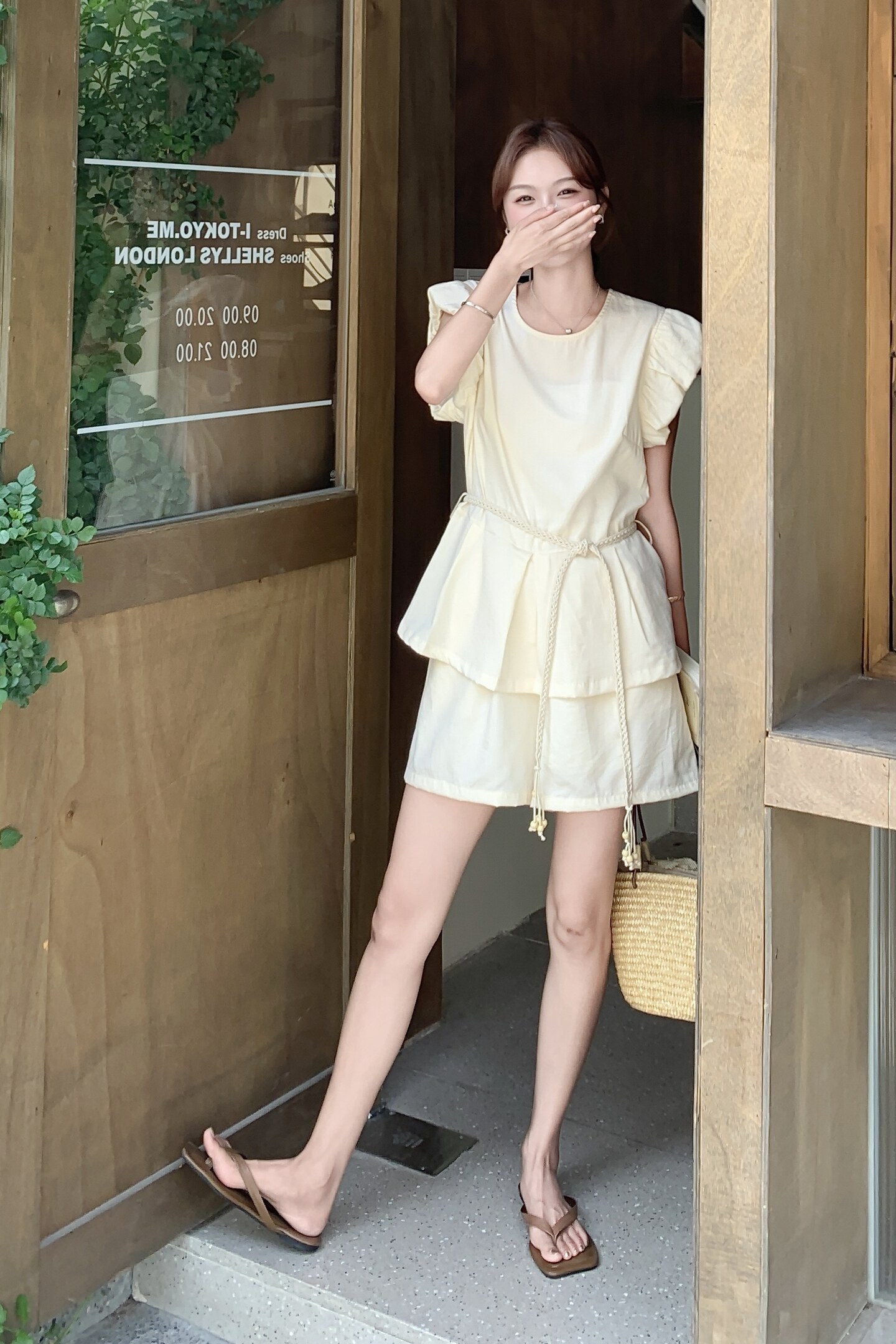 今年流行韩系气质套装女2025夏新款小个子收腰系带上衣短裤两件套,女装套装/套裙,2C159